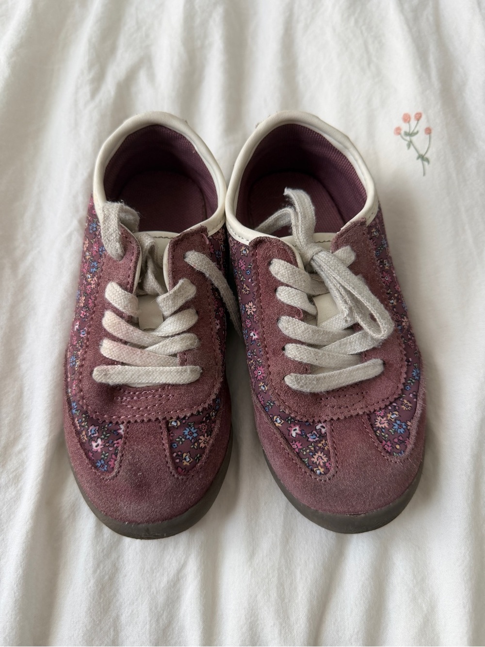Kids Floral Mauve Lace-Up Sneakers